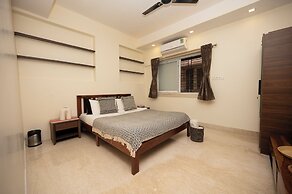 LAKESIDE SUITES