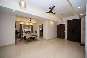LAKESIDE SUITES