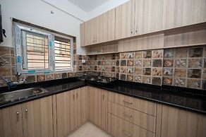 LAKESIDE SUITES