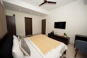 LAKESIDE SUITES