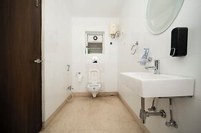 LAKESIDE SUITES