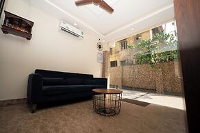 LAKESIDE SUITES