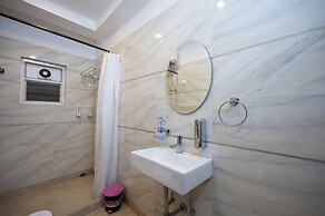 LAKESIDE SUITES