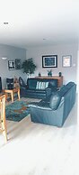 Bangor - 2 Bed Apartment- Sleeps 4 -privateparking