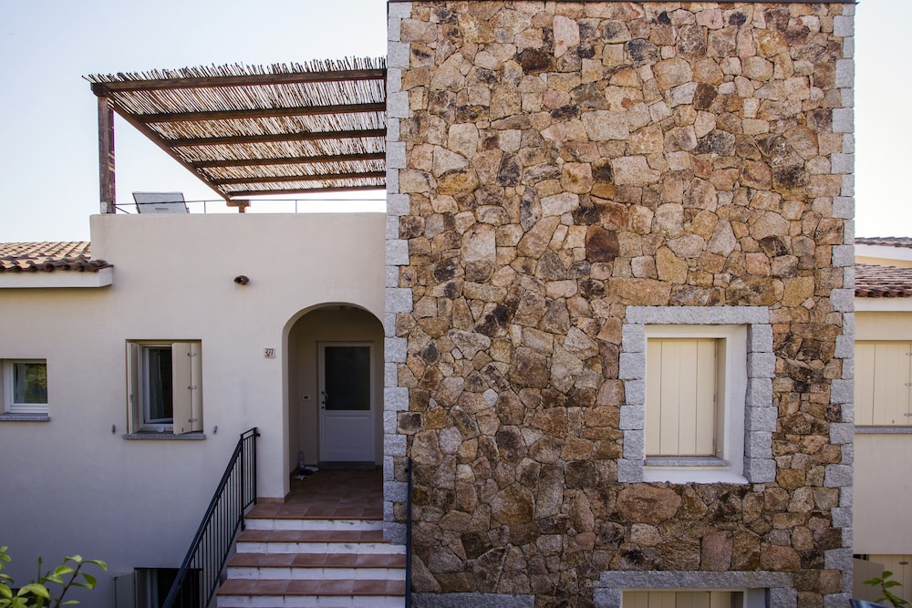 Baia Bianca Apartments Sardinia
