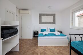 Villa Muller Apartments