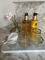 The Burgundy - Boutique B&B