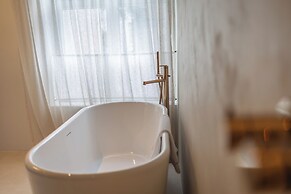 The Burgundy - Boutique B&B