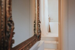 The Burgundy - Boutique B&B