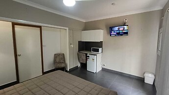 COOEE MOTEL