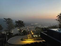 A Majestic and Luxurious Villa Overlooking the Ganges