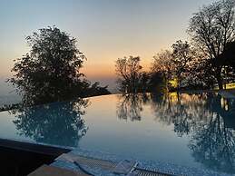 A Majestic and Luxurious Villa Overlooking the Ganges