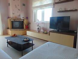 Comfy Beachfront Litinas Casa With Seaview