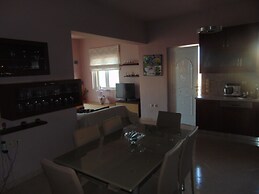 Comfy Beachfront Litinas Casa With Seaview
