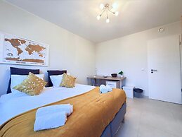 Comfort 2 bedrooms Apt w balcony&parking