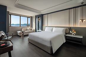 Intercontinental Hangzhou Wulin by IHG