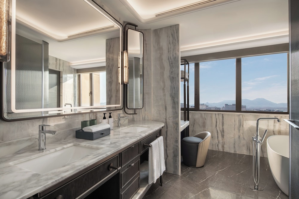 Intercontinental Hangzhou Wulin by IHG