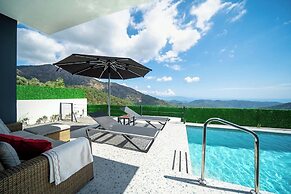 Villa Oxy & Seaview & Private Pool & Indoor Heated Pool
