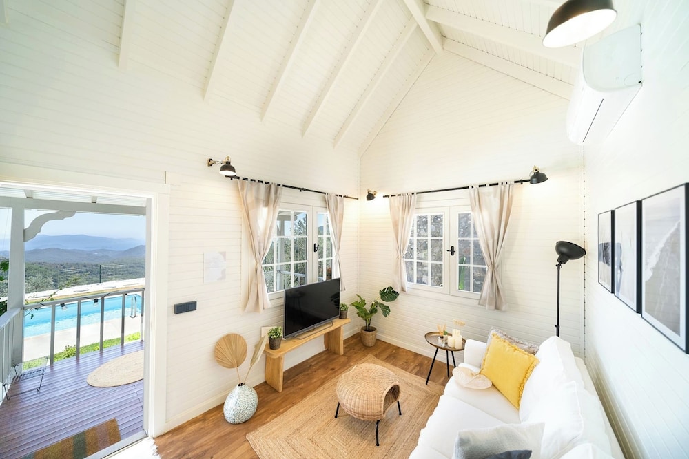 The Box House & Seaview & Private Pool