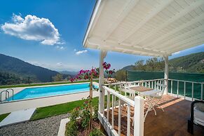 The Box House & Seaview & Private Pool