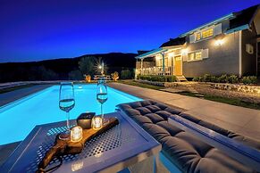 The Box House & Seaview & Private Pool