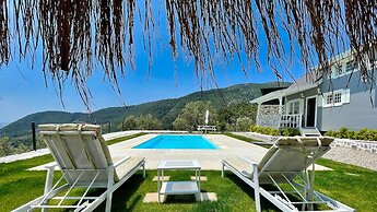 The Box House & Seaview & Private Pool