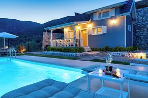 The Box House & Seaview & Private Pool
