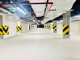 New Luxury Apartmen Metro Station
