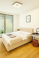 New Luxury Apartmen Metro Station