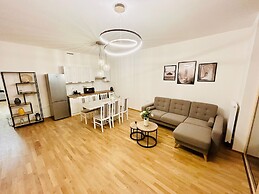 New Luxury Apartmen Metro Station