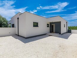 Holiday House with Pool Casa Lavanda