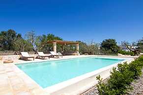 Villa in Itria Valley With Infinity Pool