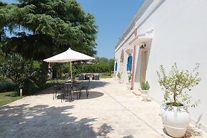 Villa in Itria Valley With Infinity Pool
