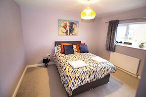 Spacious 3 Bed House - Newly Refurbished