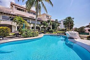 Updated Oceanside Townhome w/ Pool: Walk to Beach!