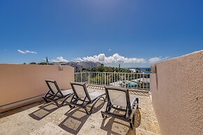 Walk to Beach: St Thomas Condo w/ Balconies