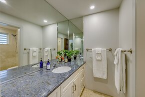 Walk to Beach: St Thomas Condo w/ Balconies