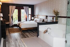 Tofino Oceanfront Hotel Suite 2