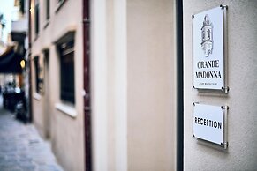 Grande Madonna Luxury Suites