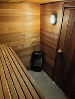 Tofino Oceanfront Hotel Suite 3