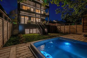 The Halifax Rooftop Home (Furnished)