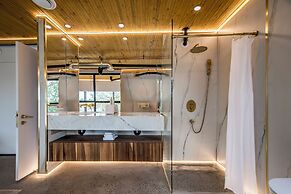 The Halifax Rooftop Home (Furnished)