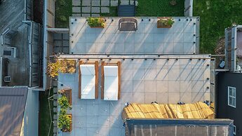 The Halifax Rooftop Home (Furnished)