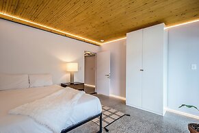 The Halifax Rooftop Home (Furnished)