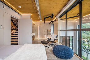 The Halifax Rooftop Home (Furnished)