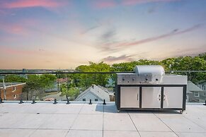 The Halifax Rooftop Home (Furnished)