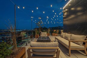 The Halifax Rooftop Home (Furnished)