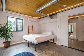 The Halifax Rooftop Home (Furnished)