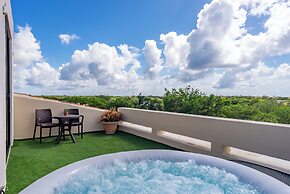 Studio 55 Private HotTube