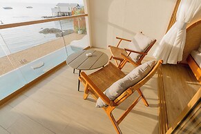 Tasana Bar and Luxury resort